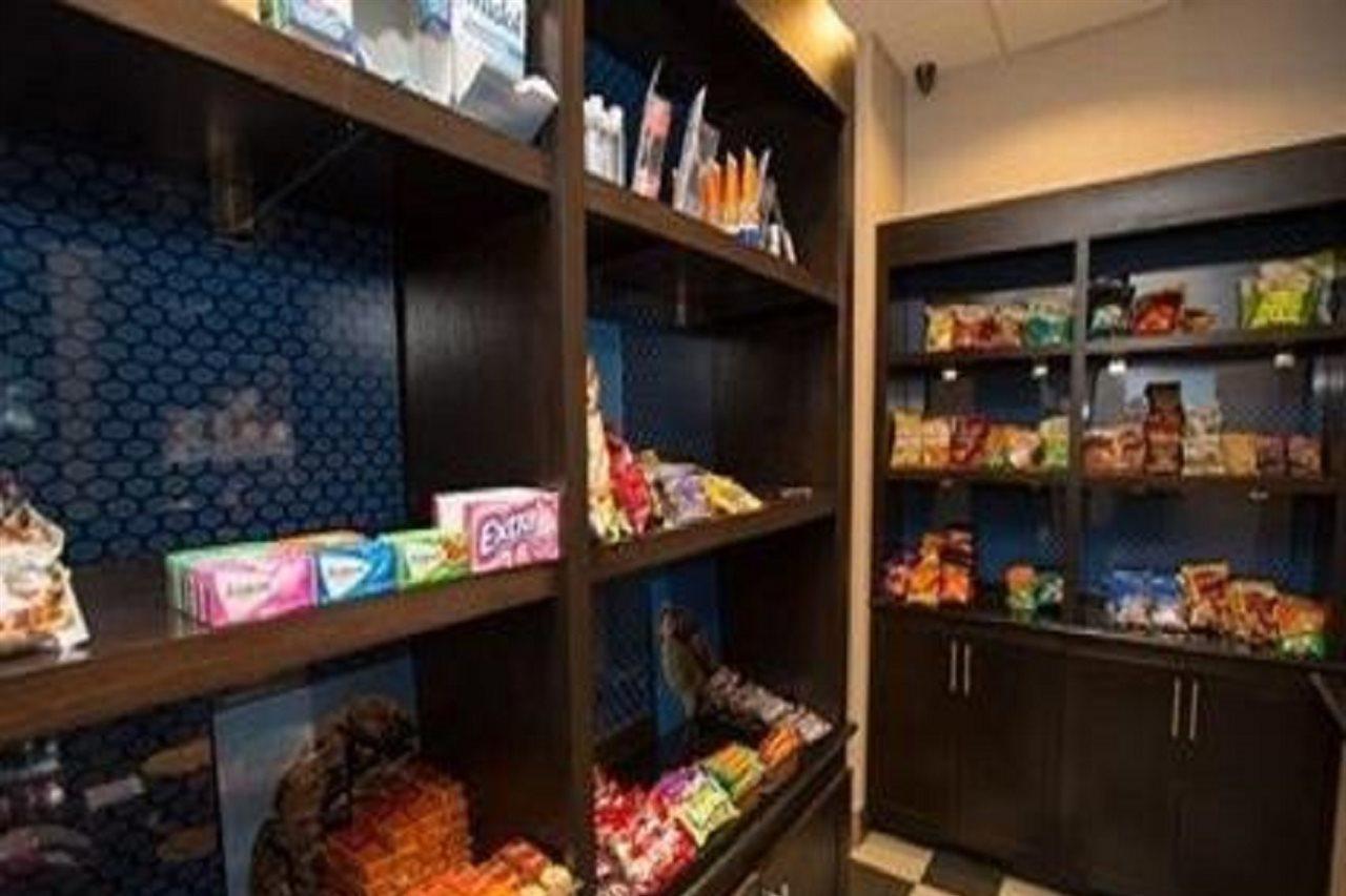 Hampton Inn & Suites Oklahoma City Airport Экстерьер фото