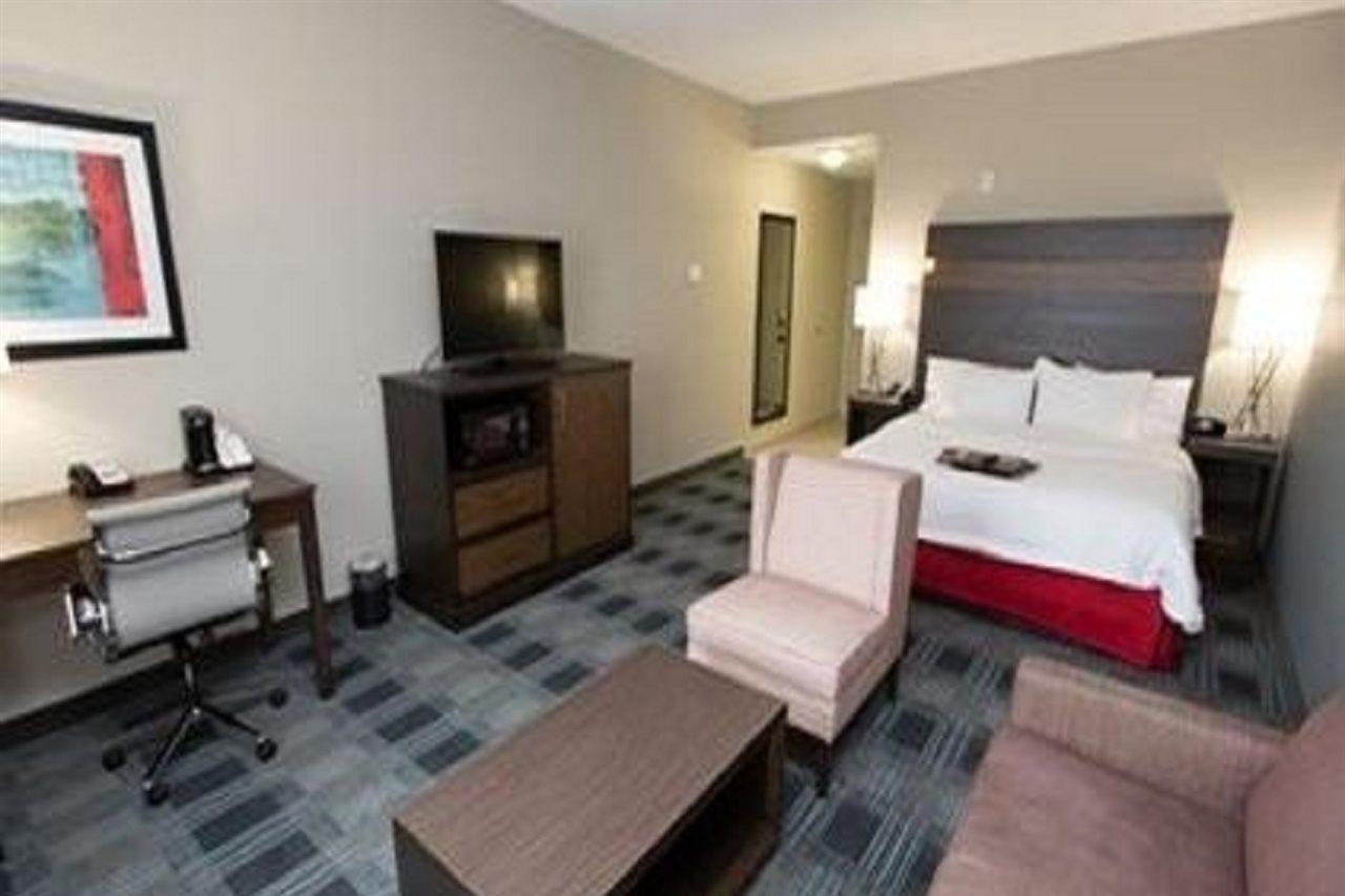 Hampton Inn & Suites Oklahoma City Airport Экстерьер фото