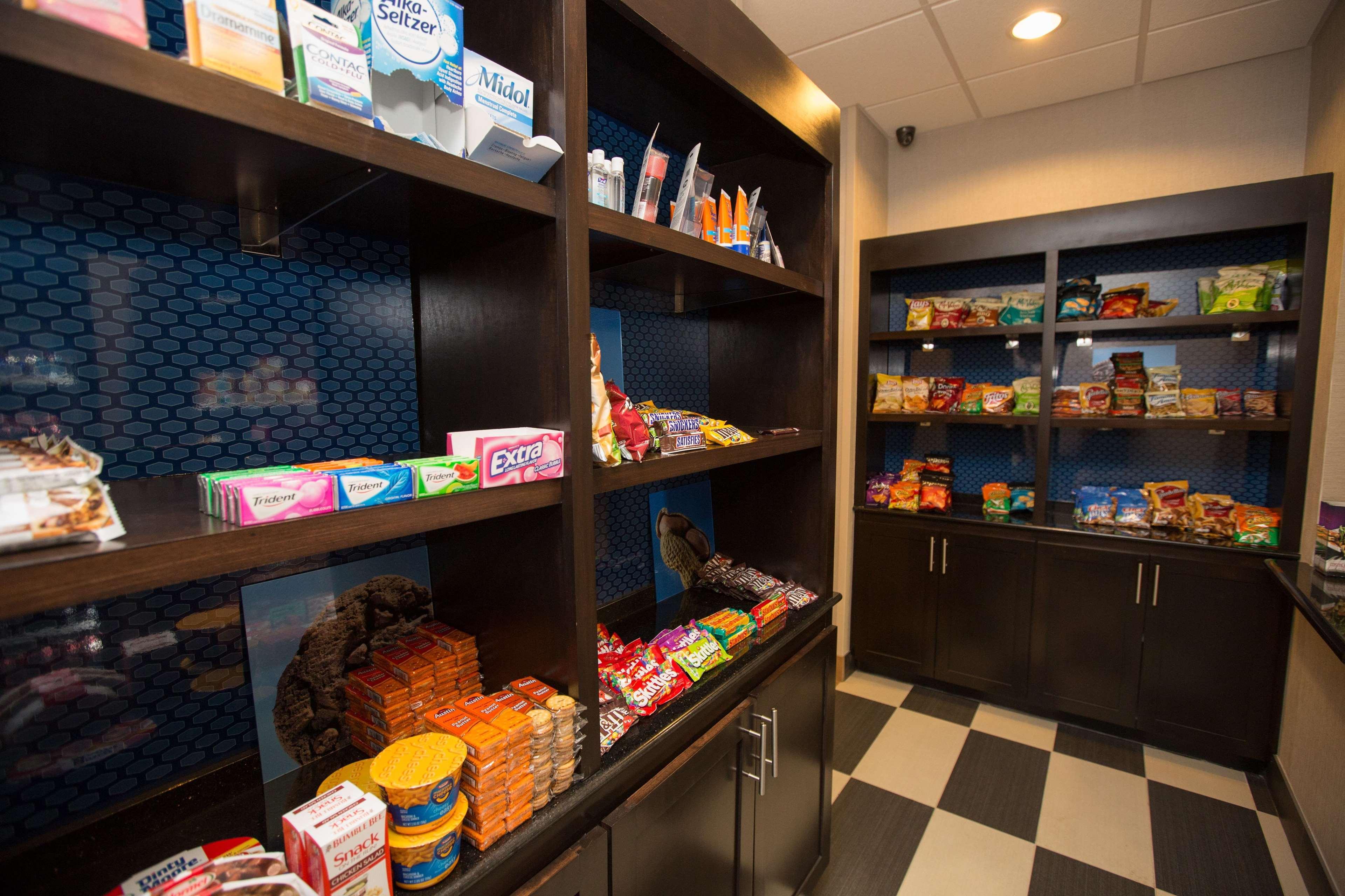 Hampton Inn & Suites Oklahoma City Airport Экстерьер фото