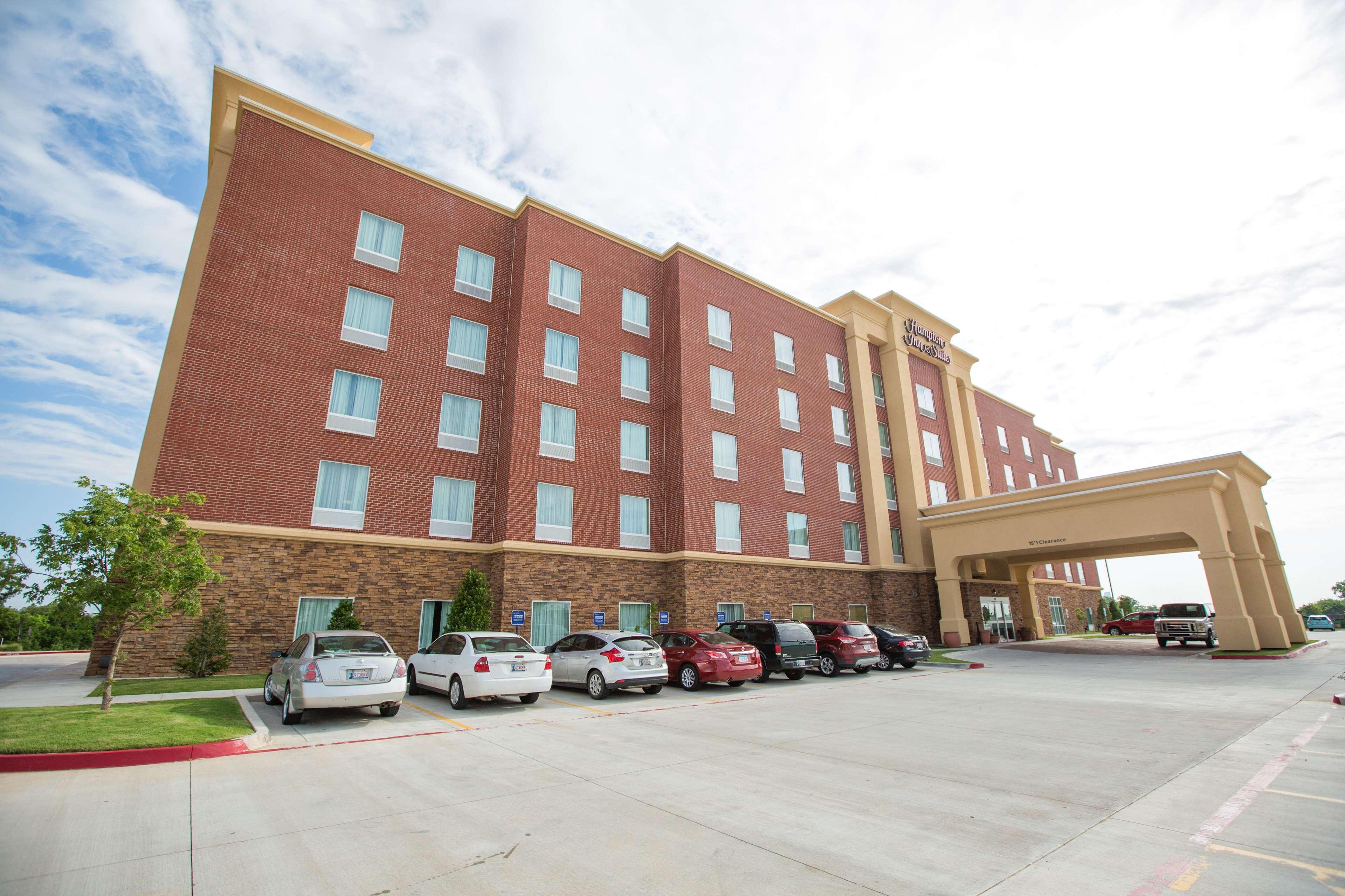 Hampton Inn & Suites Oklahoma City Airport Экстерьер фото