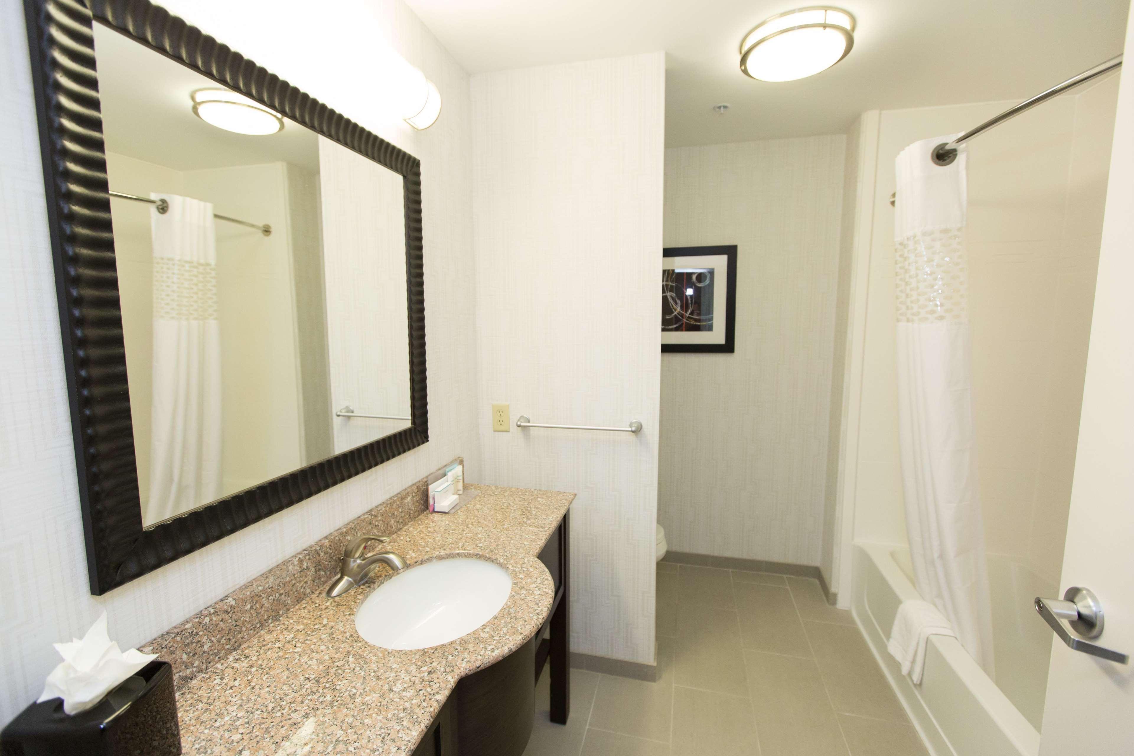 Hampton Inn & Suites Oklahoma City Airport Экстерьер фото
