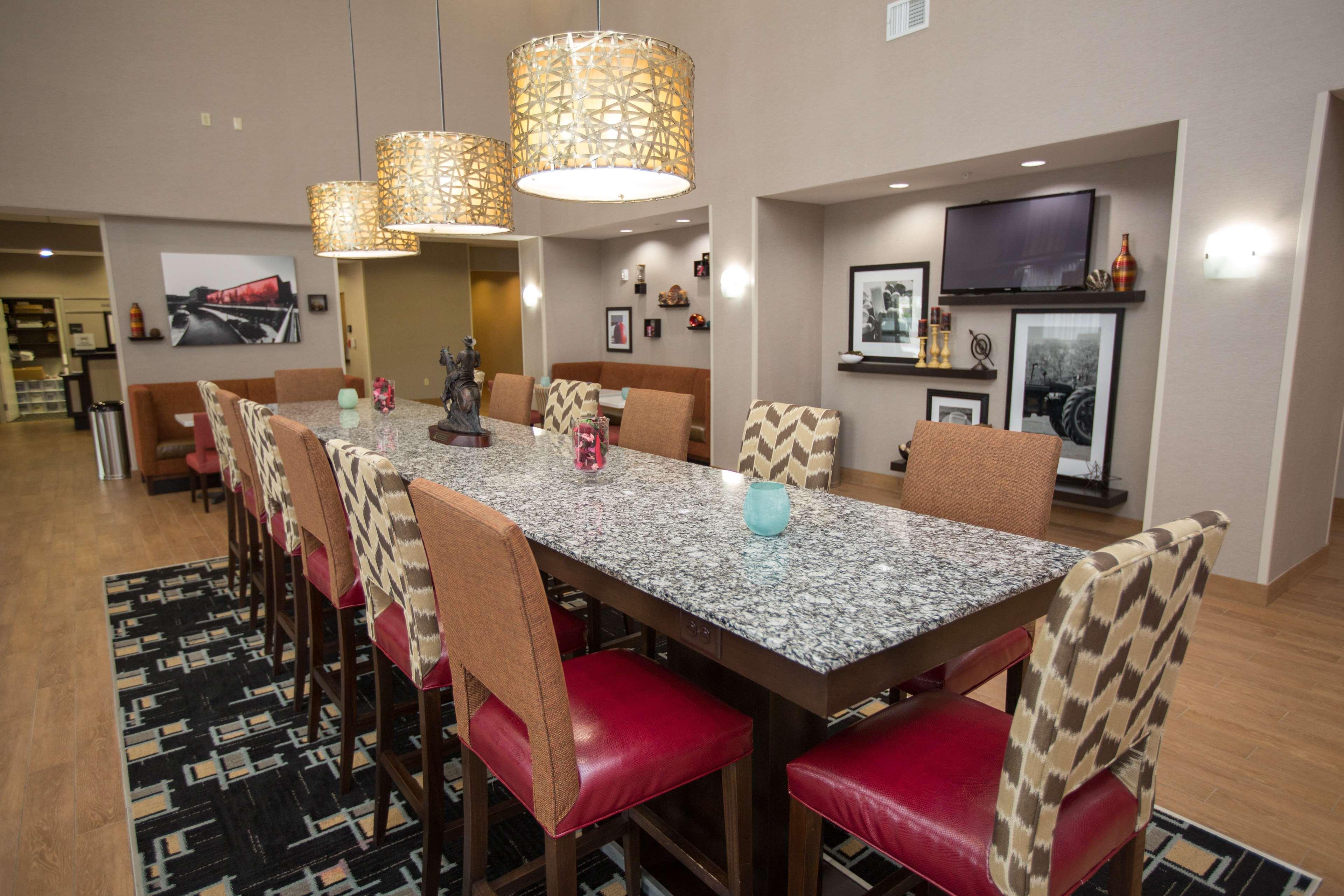 Hampton Inn & Suites Oklahoma City Airport Экстерьер фото