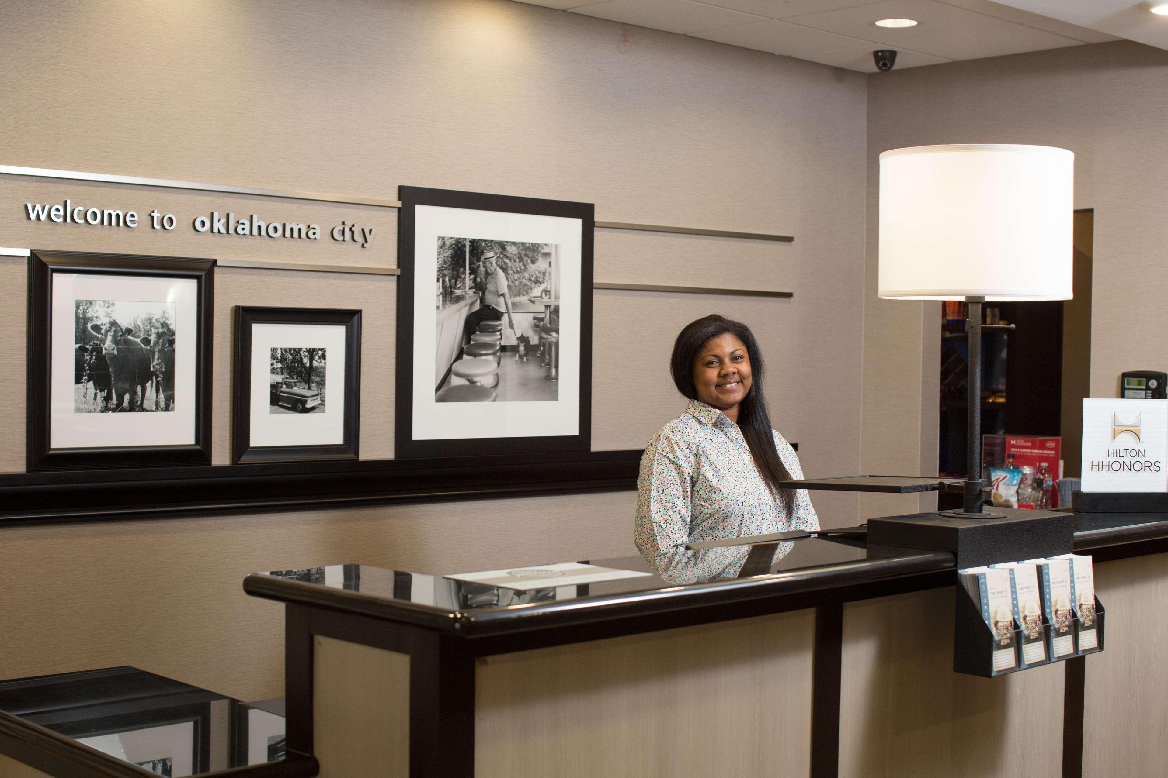 Hampton Inn & Suites Oklahoma City Airport Экстерьер фото