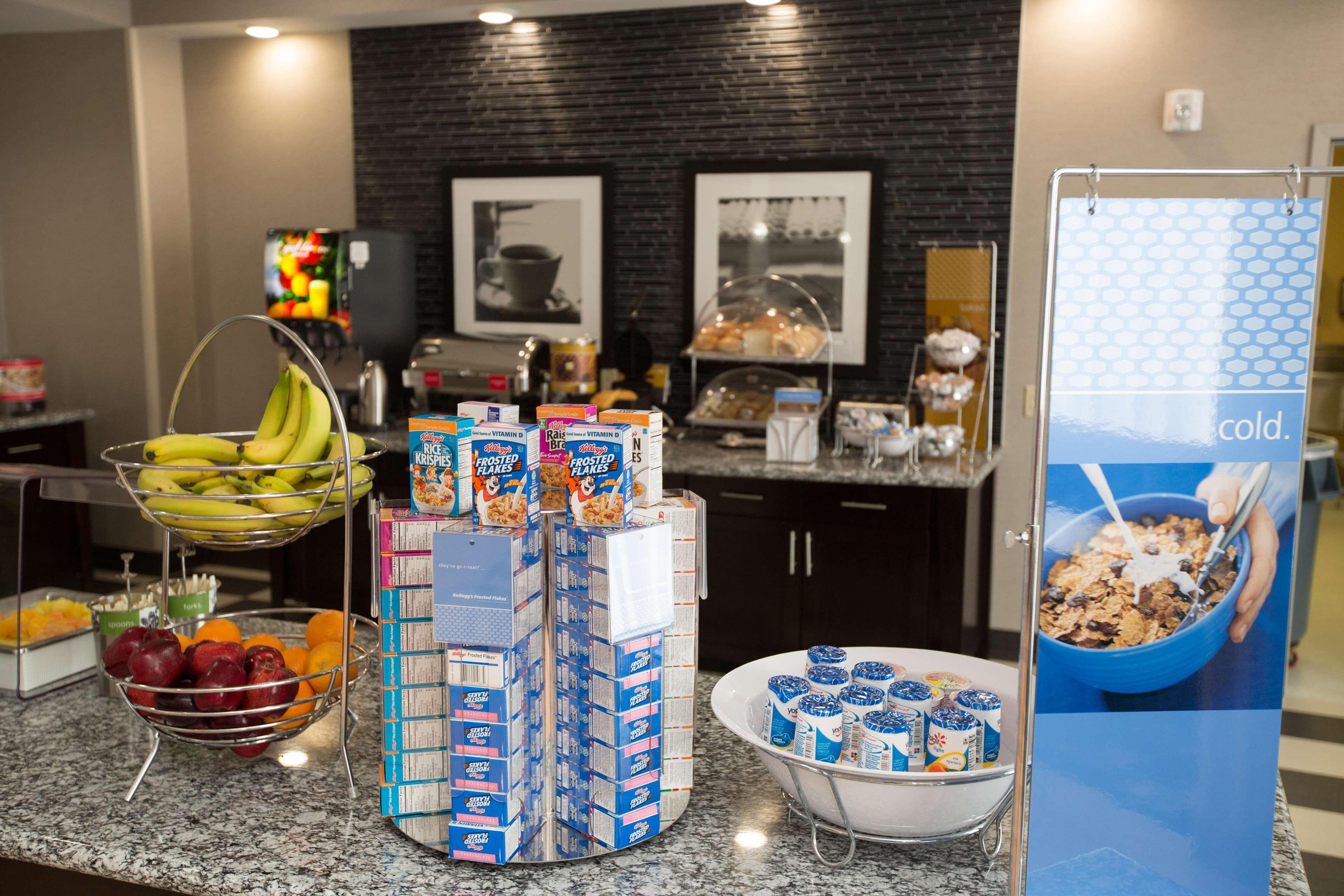 Hampton Inn & Suites Oklahoma City Airport Экстерьер фото