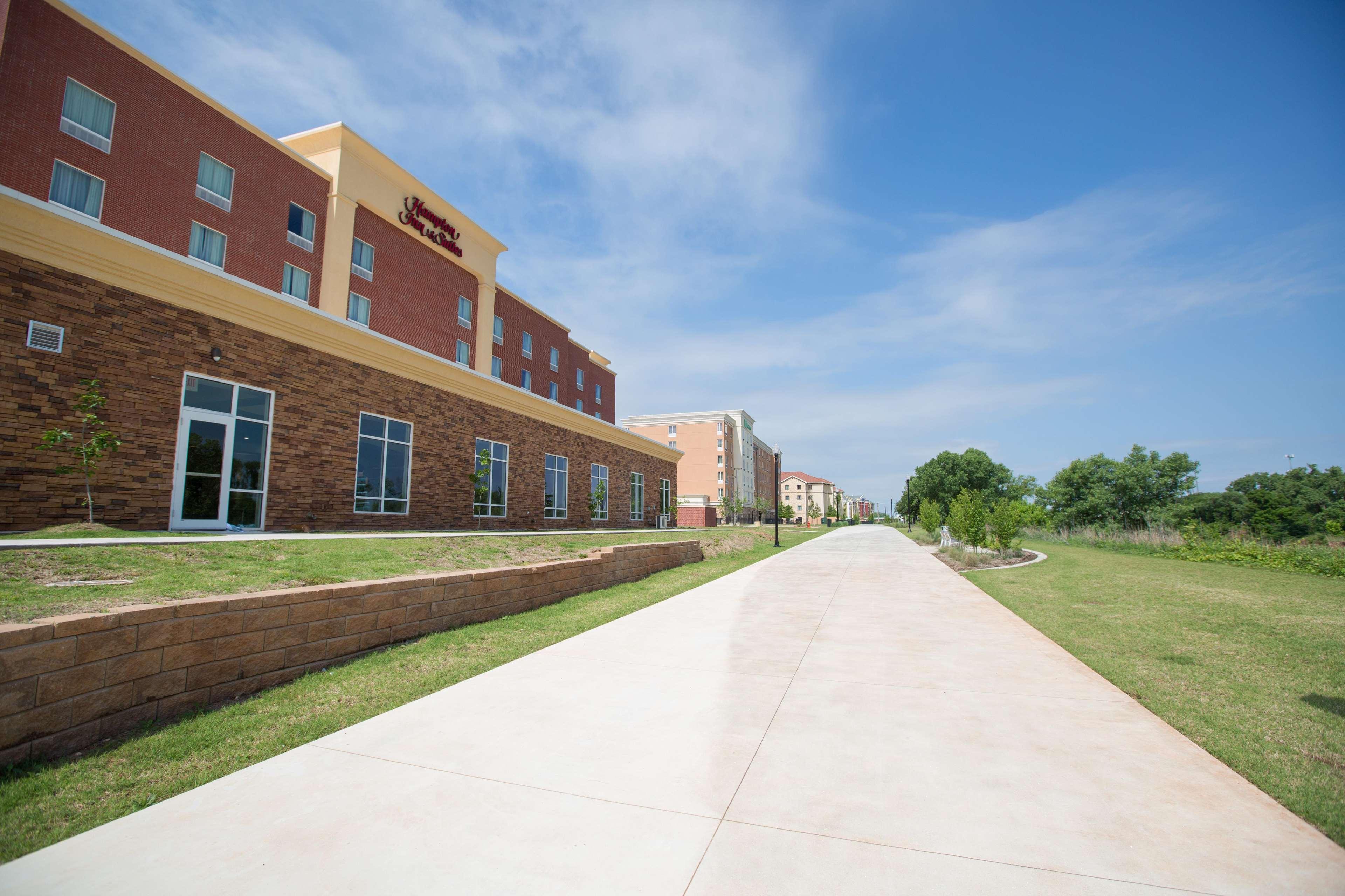 Hampton Inn & Suites Oklahoma City Airport Экстерьер фото