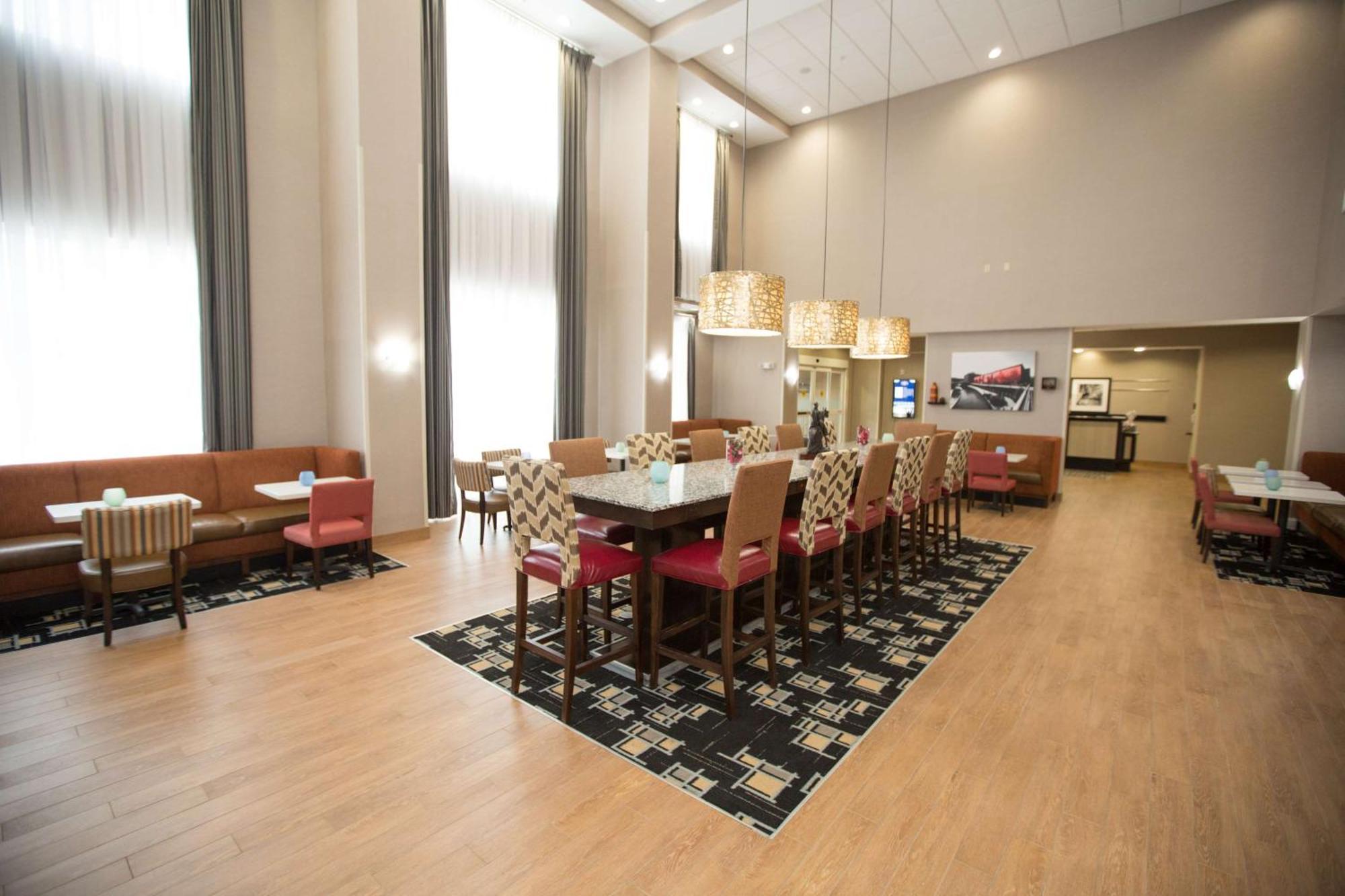 Hampton Inn & Suites Oklahoma City Airport Экстерьер фото
