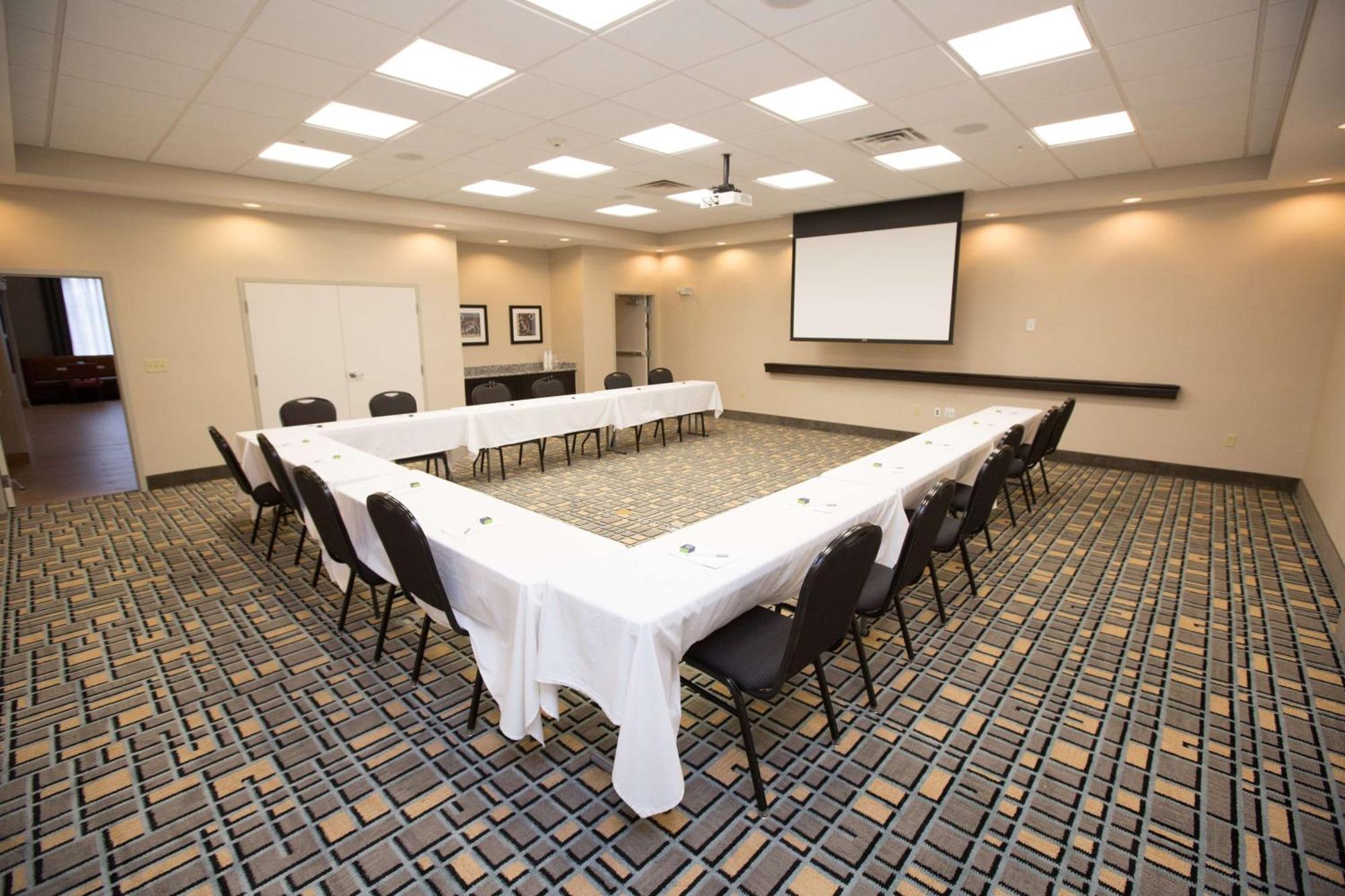 Hampton Inn & Suites Oklahoma City Airport Экстерьер фото