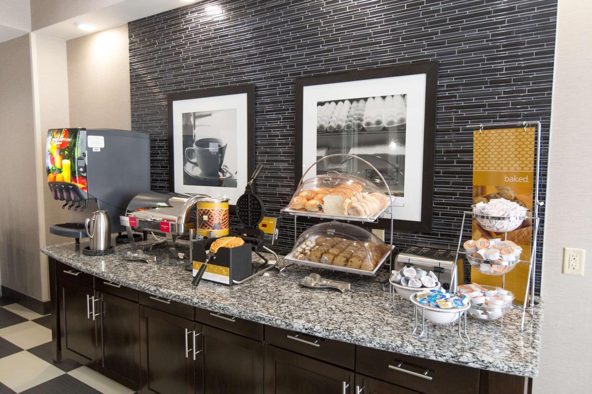 Hampton Inn & Suites Oklahoma City Airport Экстерьер фото