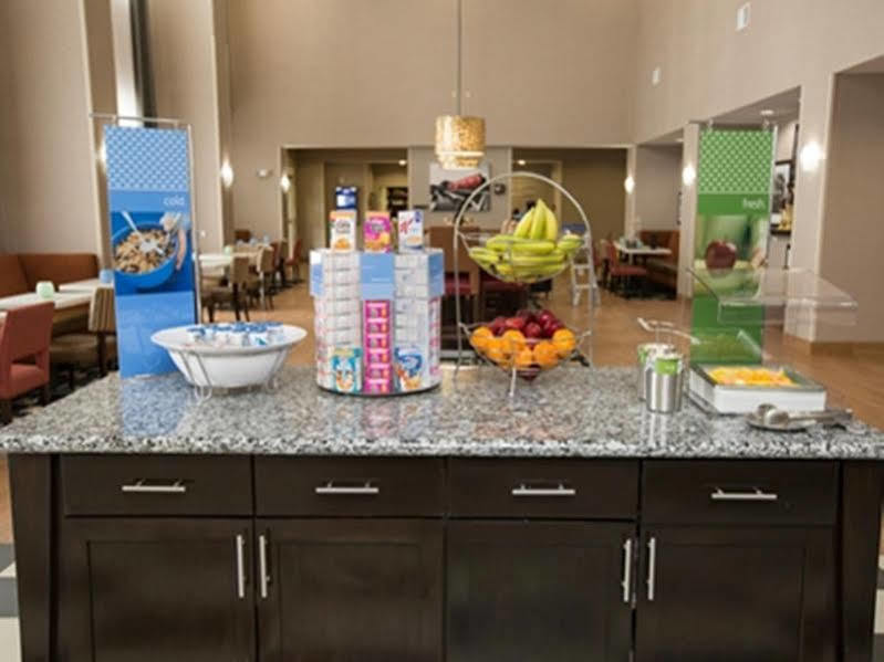 Hampton Inn & Suites Oklahoma City Airport Экстерьер фото